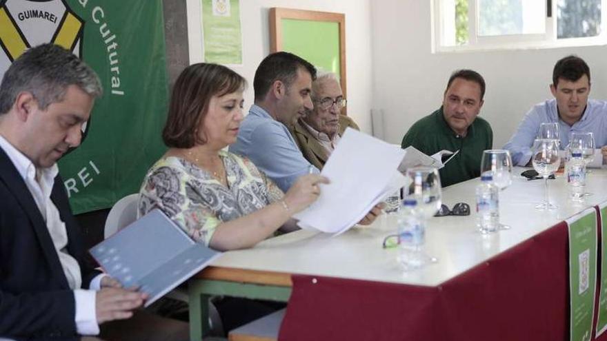 La entidad celebró sus cinco años presentando el nuevo libro de su padrino Xosé Luna.