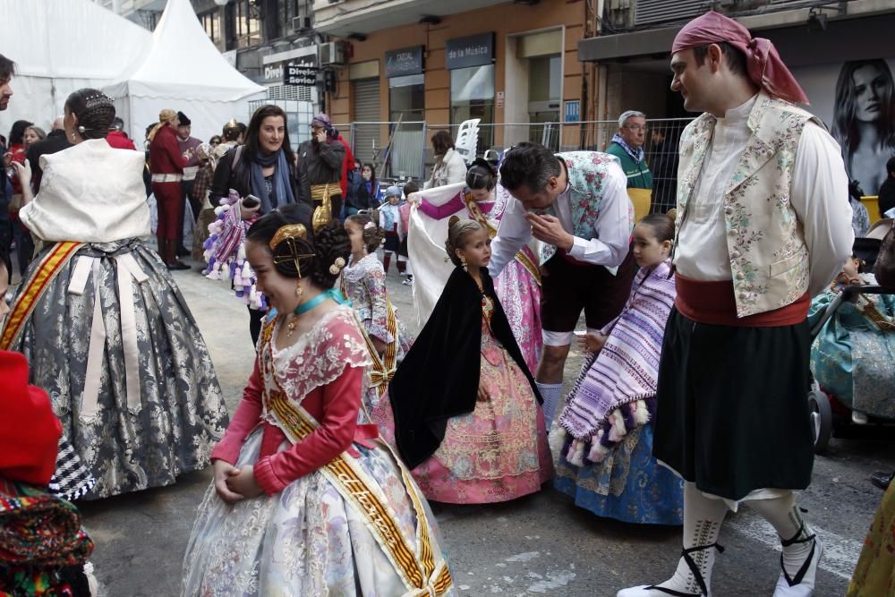 Ambiente fallero en las calles de València