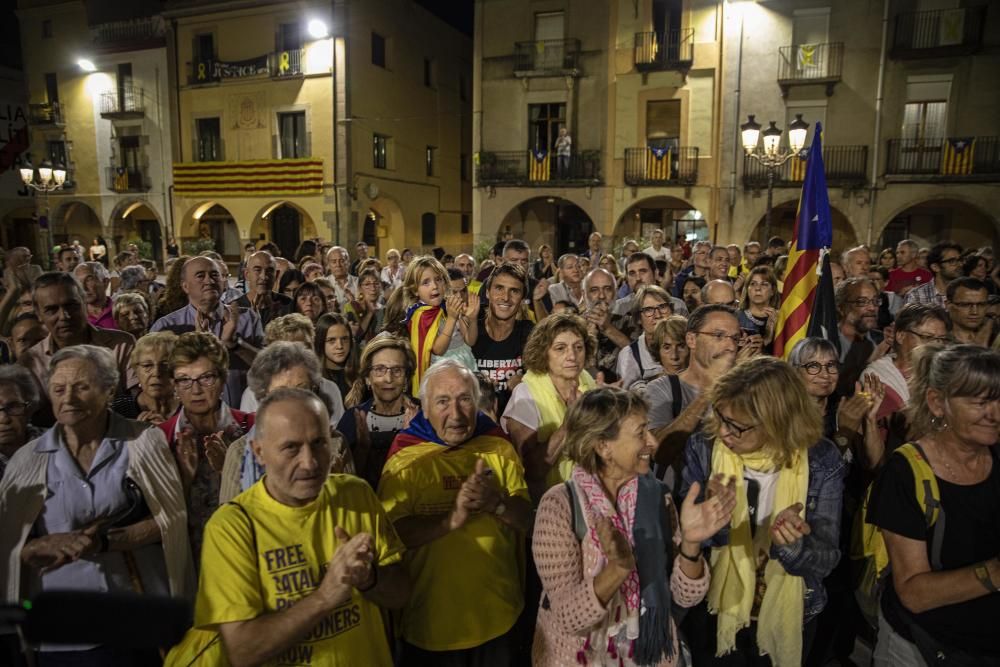 Fotogaleria: Amer es declara "territori lliure i sobirà" i diu que no estarà "sotmès" a Espanya