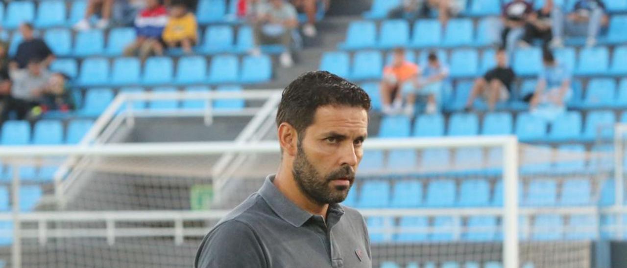 Javier Baraja, entrenador de la UD Ibiza. | VICENT MARÍ