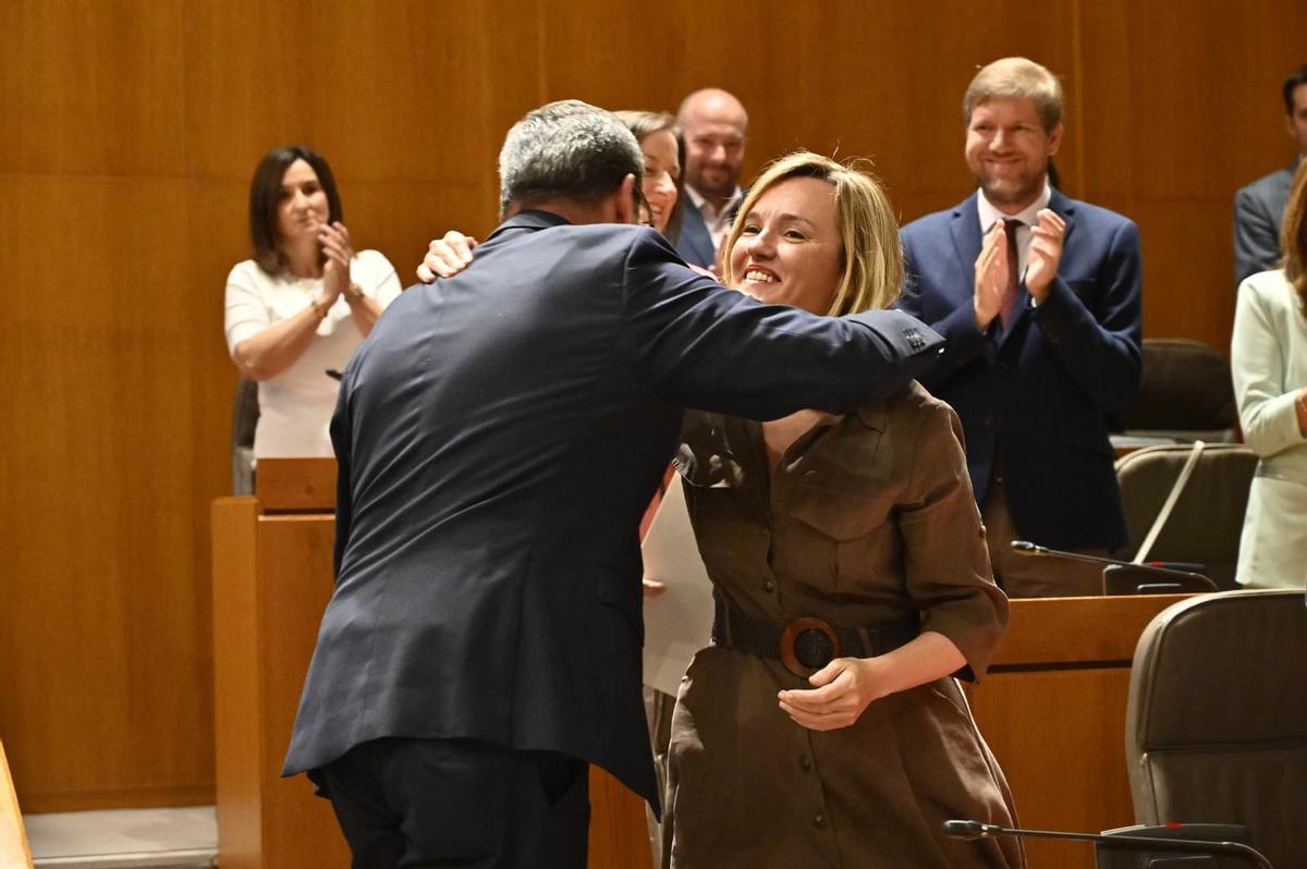 Pilar Alegría felicita a Rafael Guía, recién nombrado senador autonómico, este martes.