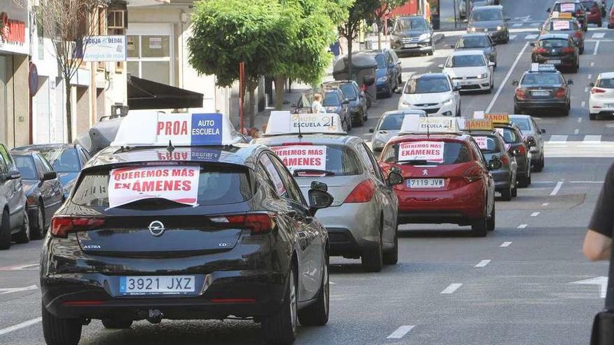 Movilización de autoescuelas en Ourense el mes pasado por la huelga de examinadores.