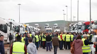 570 camiones realizan una marcha desde El Arenal para reivindicar precios justos
