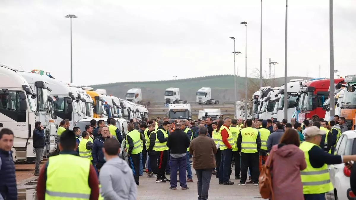570 camiones realizan una marcha desde El Arenal para reivindicar precios justos