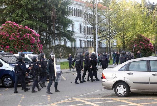 Carga policial en la protesta de bateeiros en Santiago