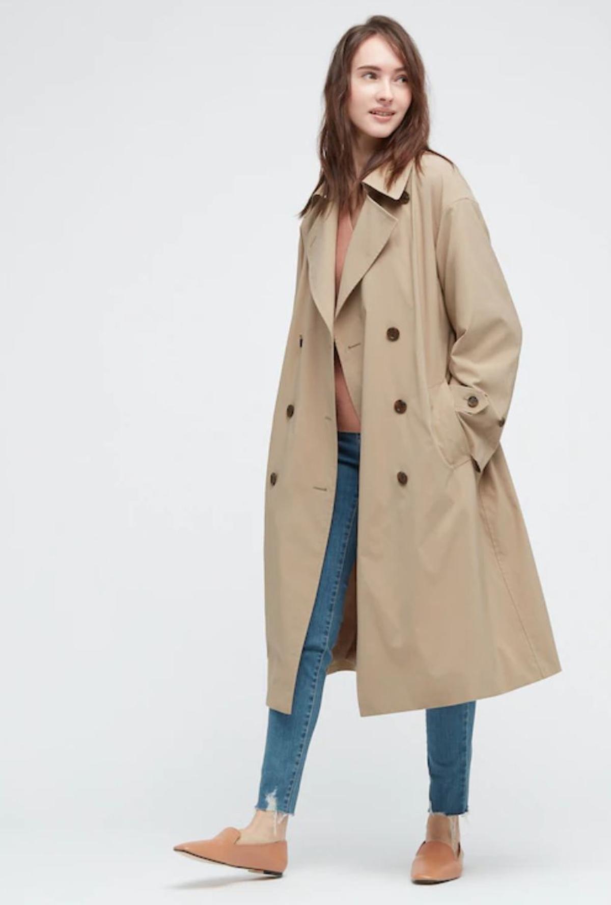 Gabardina oversized de Uniqlo