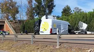 Un aparatoso accidente corta durante hora y media la N-340 en Vila-real