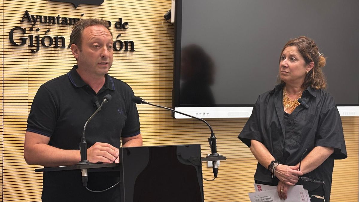 Rodrigo Sánchez y Carmen Eva Pérez, durante la rueda de prensa.