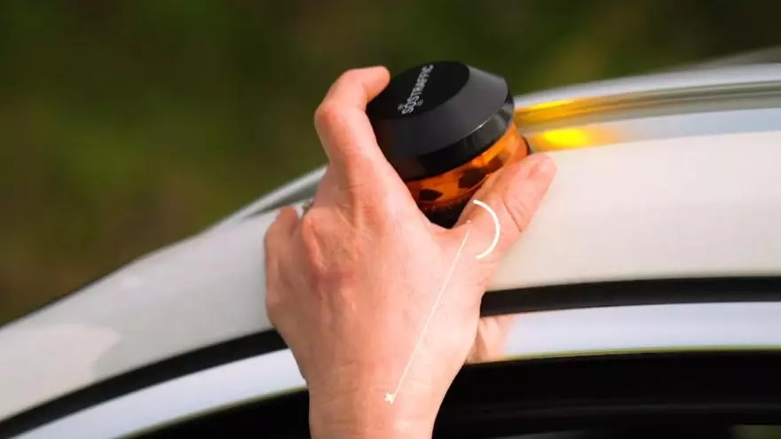 La baliza V16 será obligatoria para todos los conductores a partir del 1 de enero de 2026