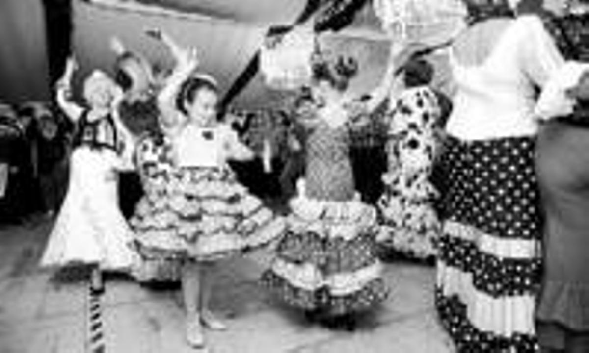 La calle Moret se iluminó con la feria