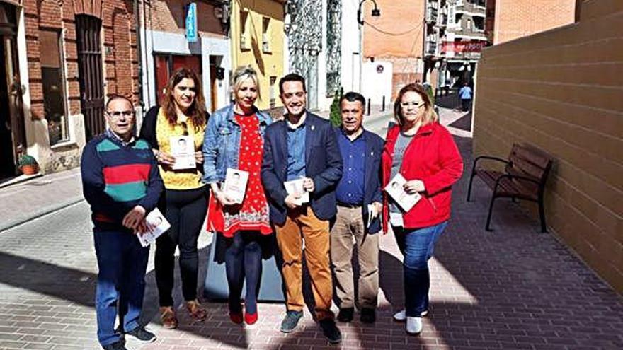 Candidatos socialistas en la calle Lagares.