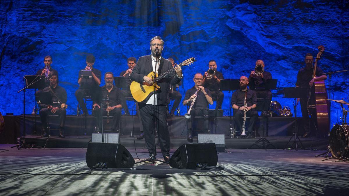Concert de Roger Mas i Cobla Sant Jordi en el Teatre Grec