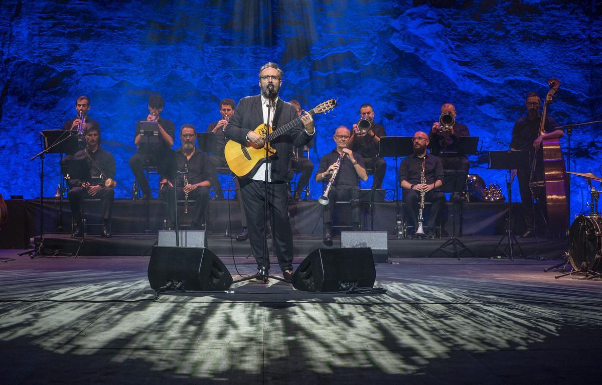 Concierto de Roger Mas i Cobla Sant Jordi en el Teatre Grec