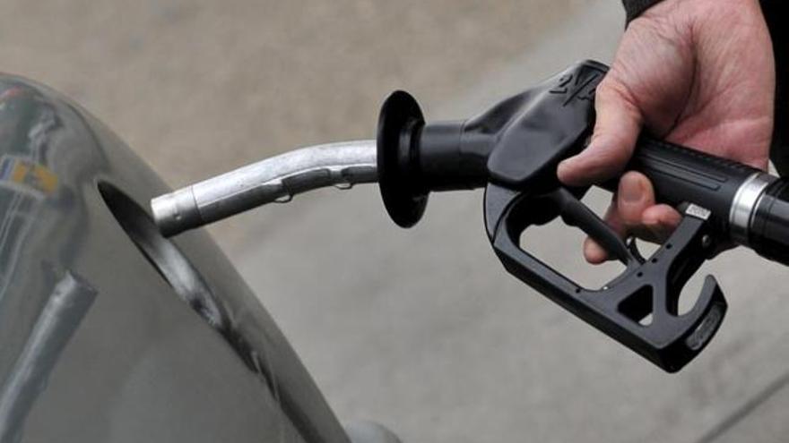 El consumo de carburante cae un 4% por la subida de precios