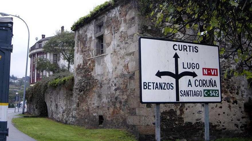 Ruinas del convento de As Donas, a la entrada de Betanzos.