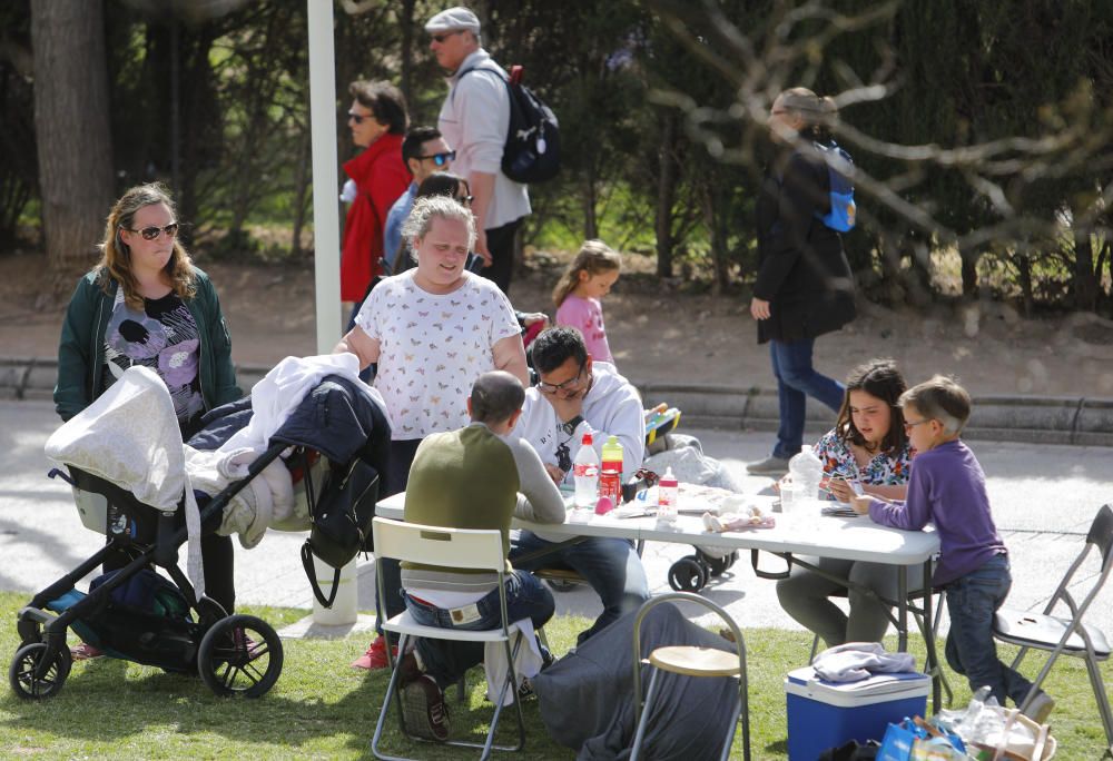 Actividades en el jardín del Túria, el antiguo cauce del río en València.