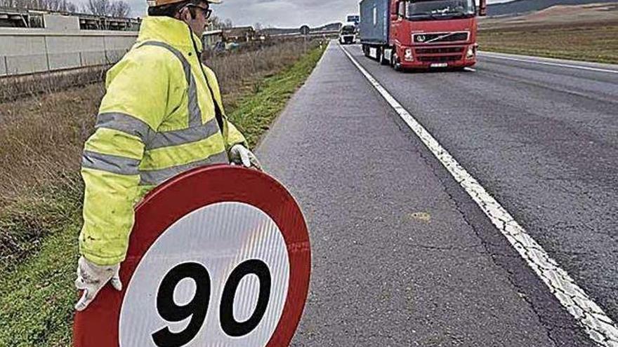 Ab Montag werden Tempo-90-Schilder aufgestellt