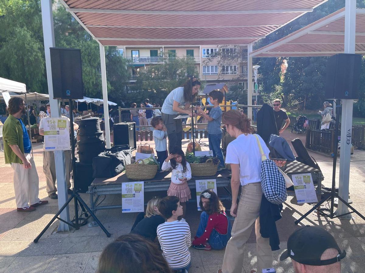 Al fina de la mañana se sortearon cestas de producto ecológico entre los clientes.