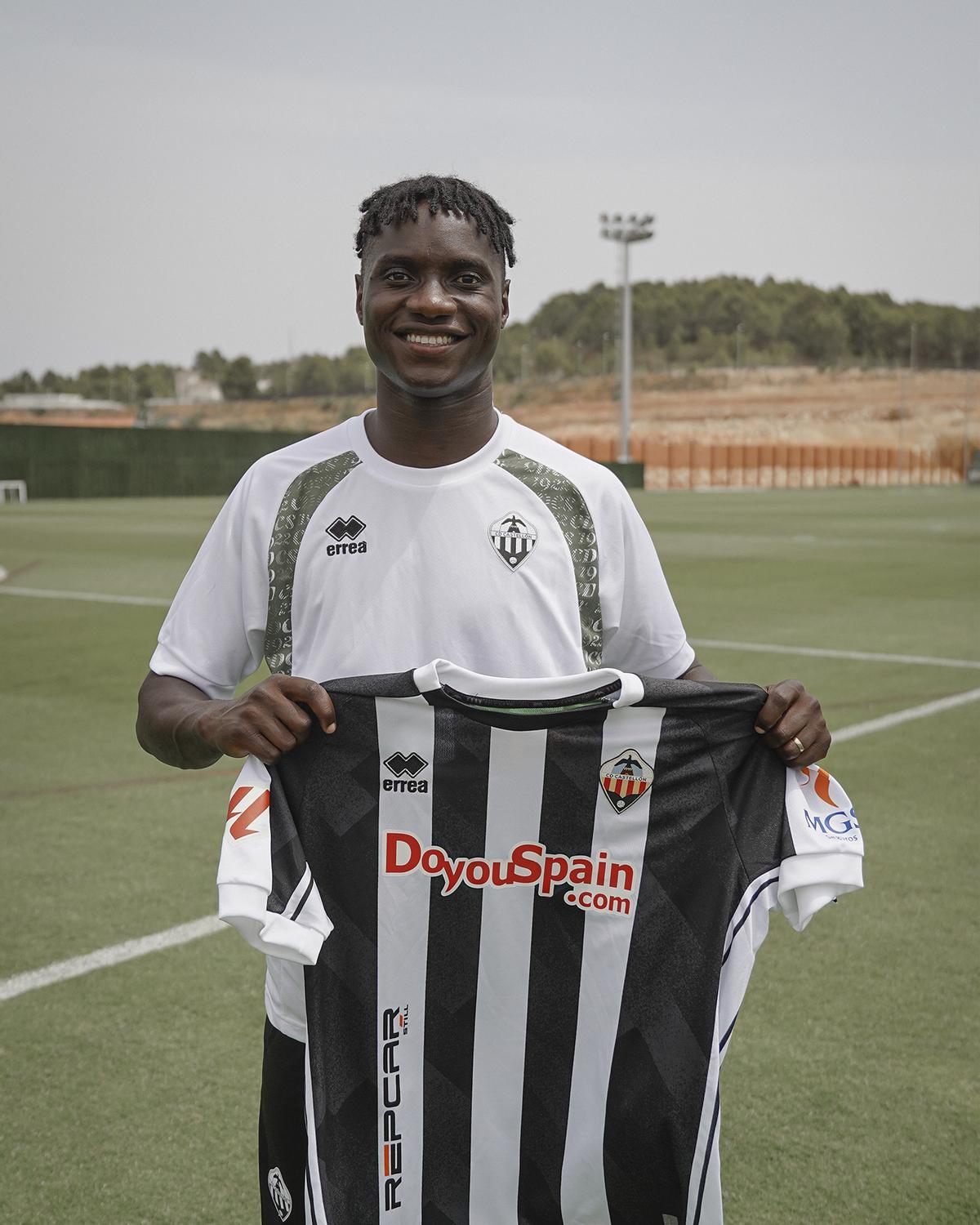 Nzanza, con la camiseta del Castellón.