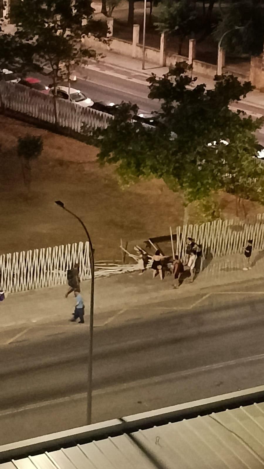 Detenido un menor al irrumpir de noche conduciendo  un coche en el parque Wifi de Palma