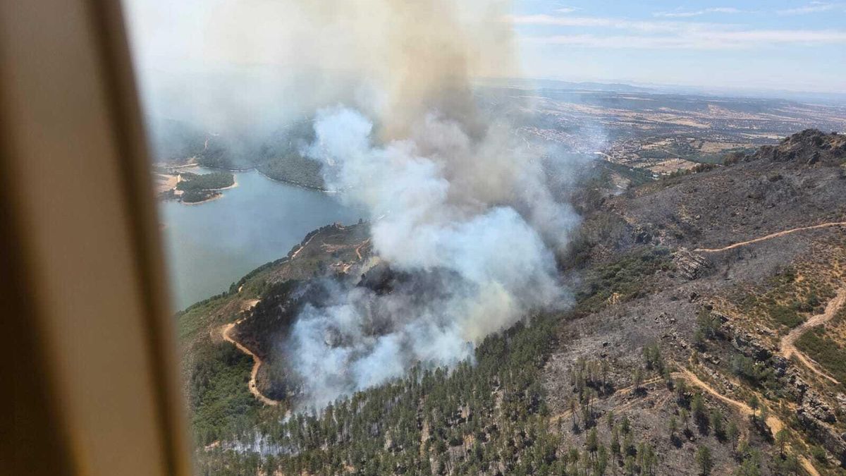 Así se ve el incendio en Cañamero