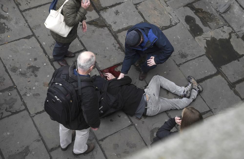 Tiroteig i apunyalament davant el Parlament britànic