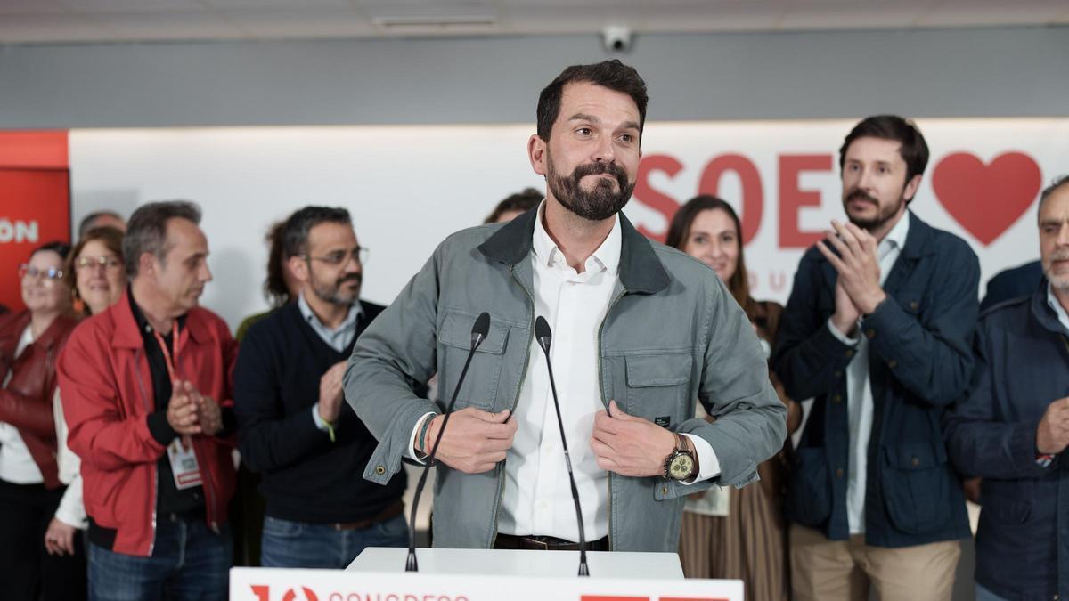 El secretario general del PSOE extremeño, Álvaro Sánchez Cotrina, tras su victoria.