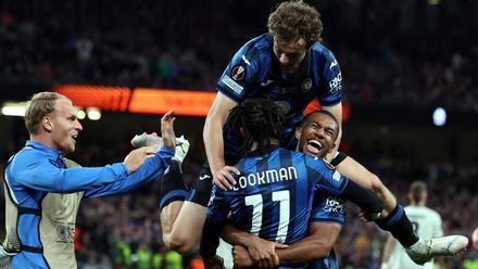 Los jugadores de la Atalanta celebrando el triunfo ante el Leverkusen