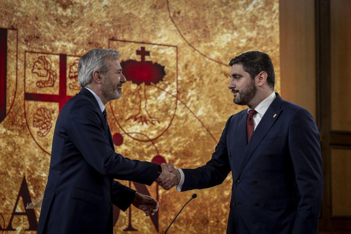 Azcón y Nolasco se saludan tras la toma de posesión del líder de Vox como vicepresidente del Gobierno.