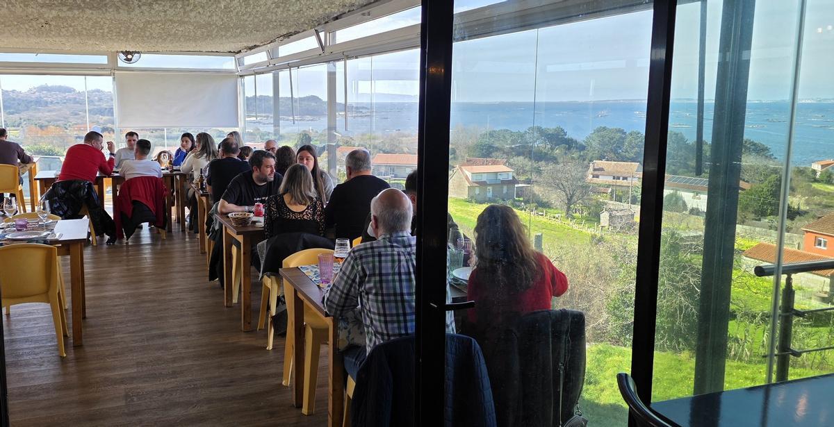 El restaurante con vistas del hotel O Castro, en Reboredo (O Grove).