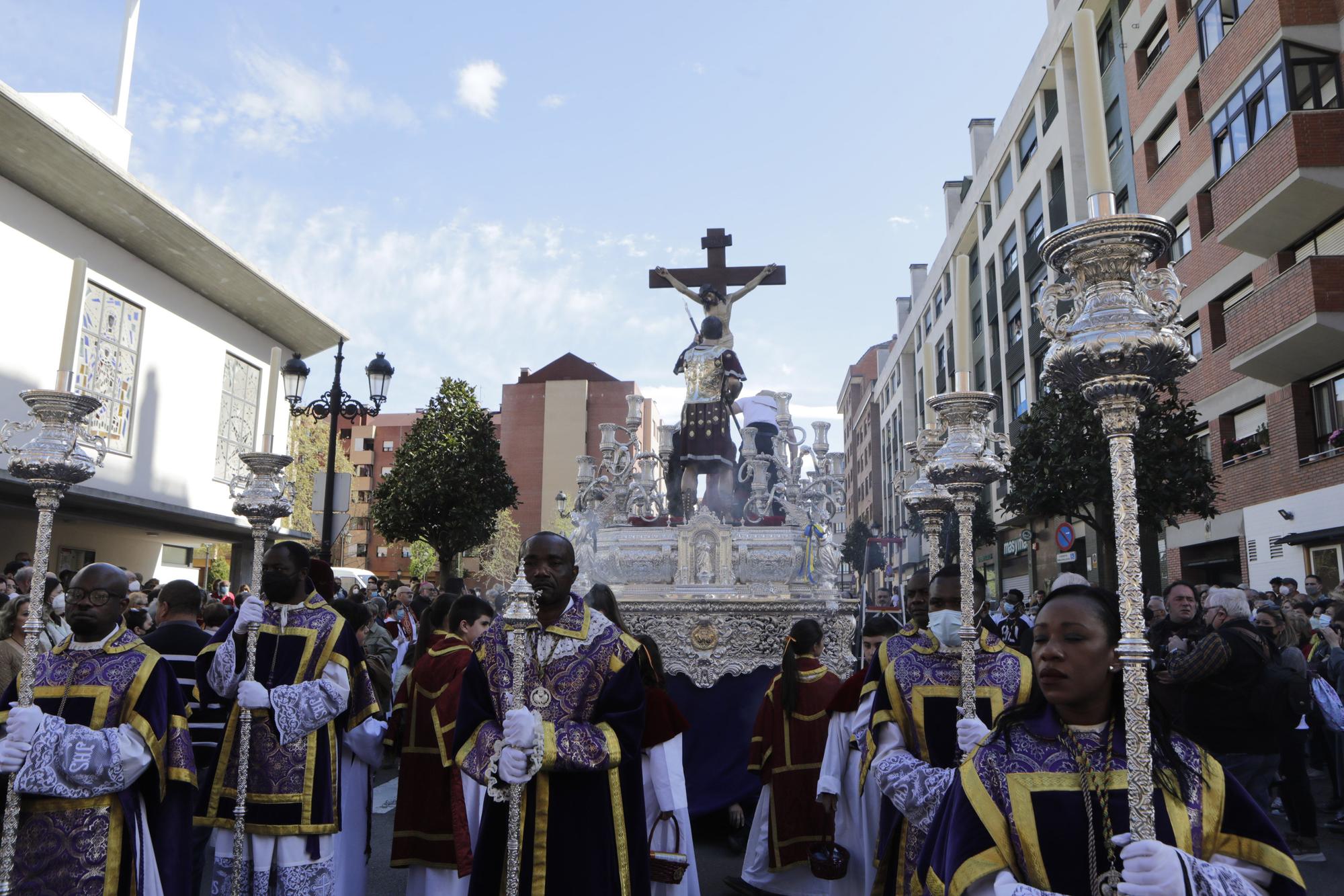 EN IMÁGENES: Así fue la procesión de los Estudiantes en Oviedo