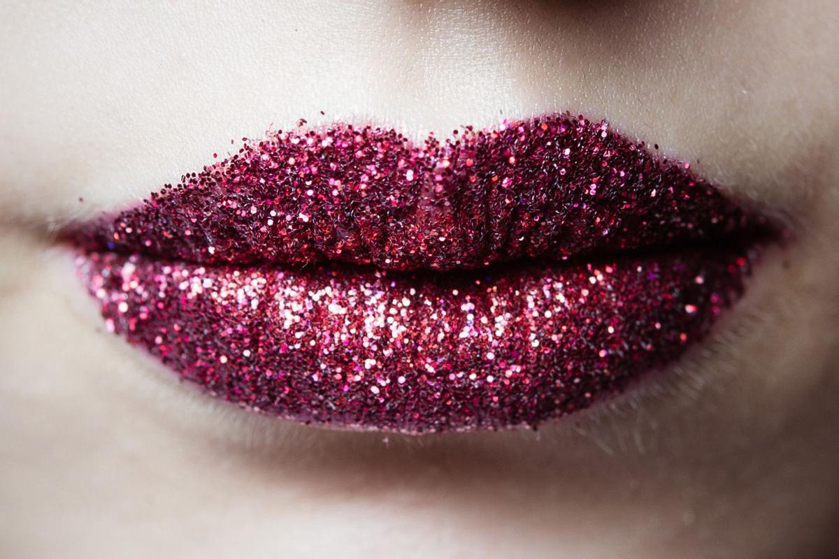 Los brillantes labios de Atelier Versace