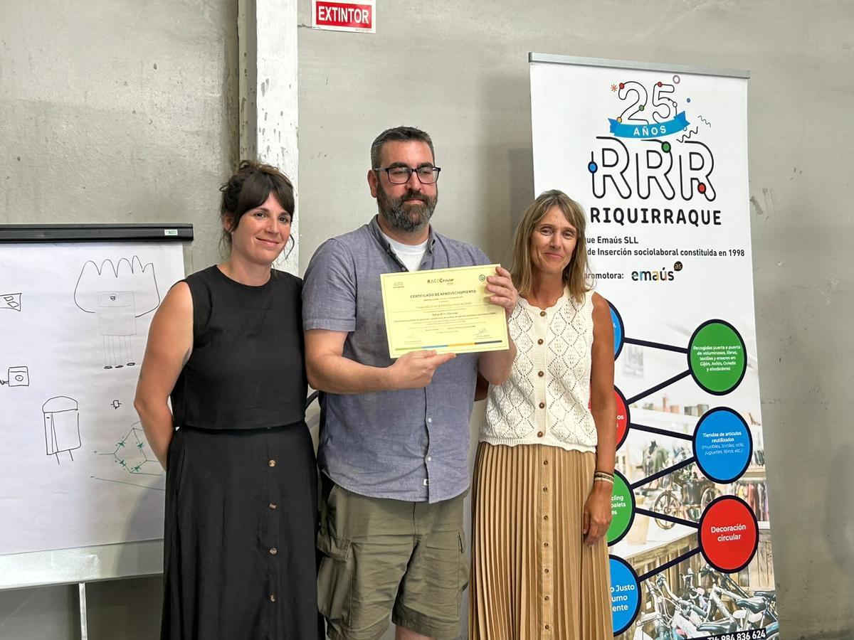 EN IMÁGENES: El pionero taller de Riquirraque en Castrillón celebra su primera promoción de graduados