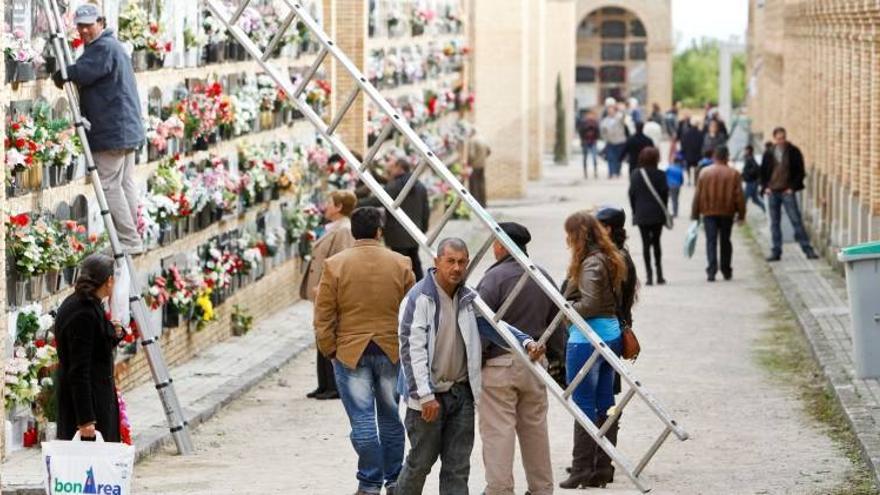 El cementerio tendrá servicio de transporte y limpieza de nichos