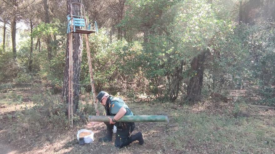 Sorprendido en Trassierra tras montar un puesto de tiro elevado para la caza furtiva