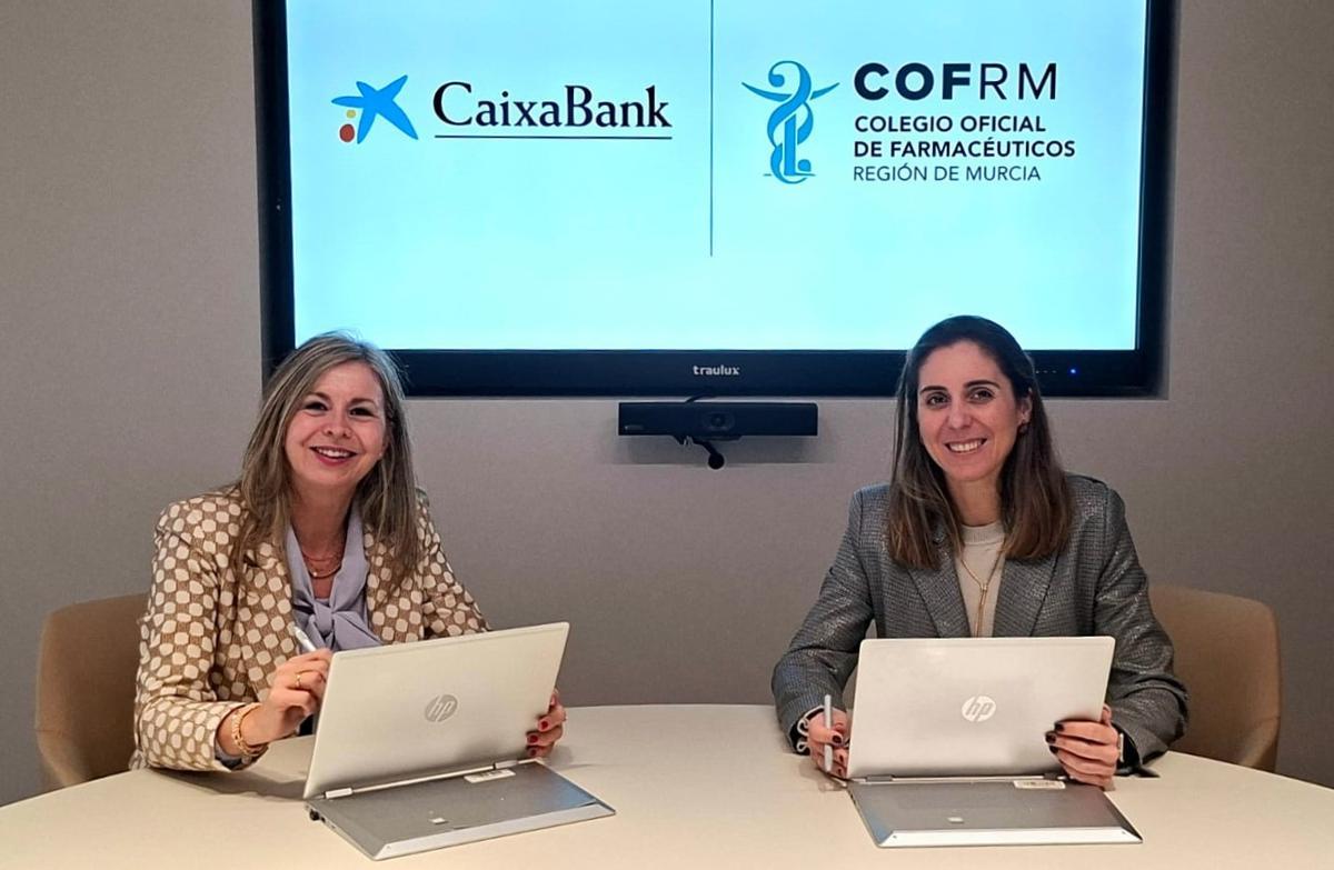 Firma del convenio entre CaixaBank y el Colegio Oficial de Farmacéuticos.