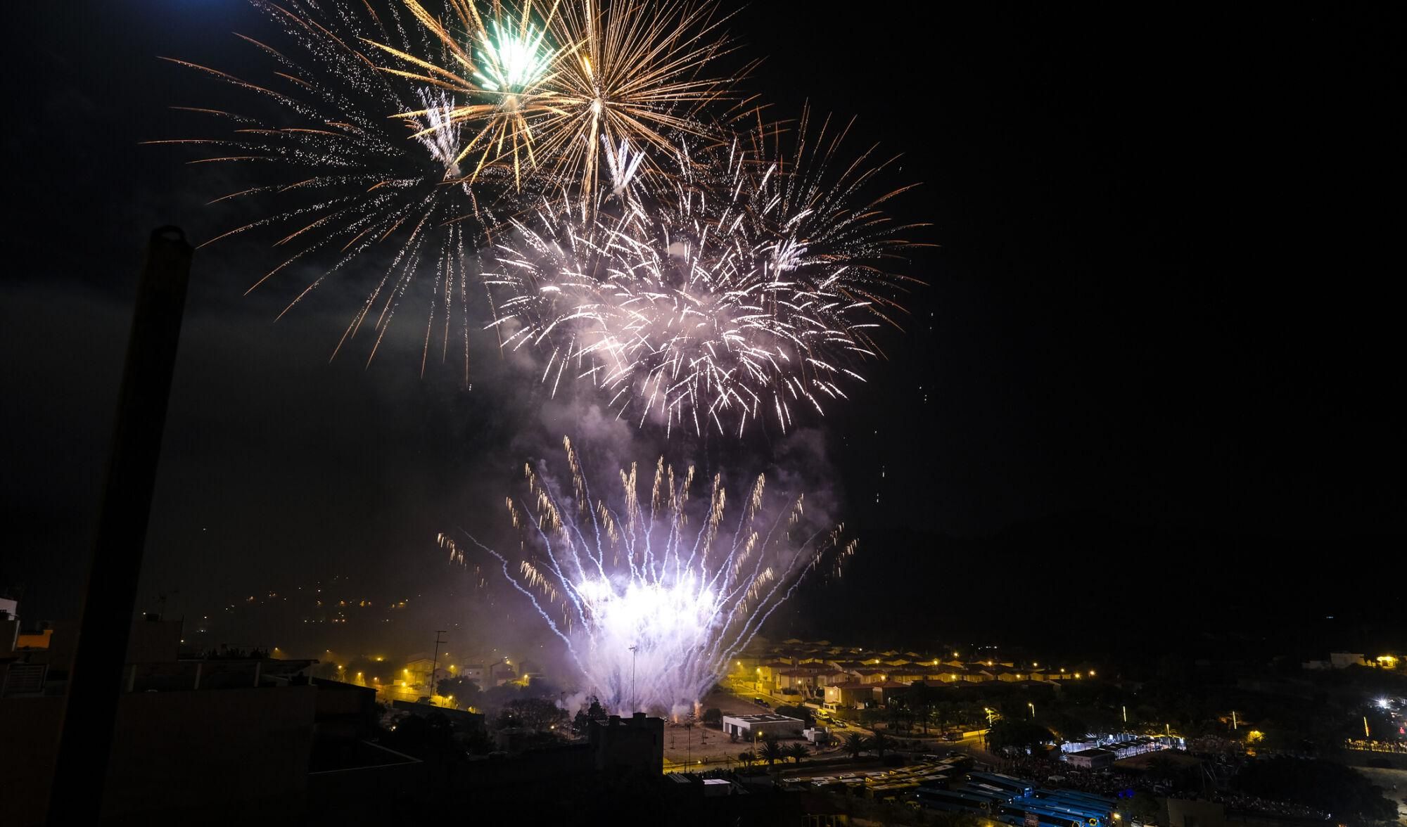 Noche de fuegos artificiales en San Lorenzo