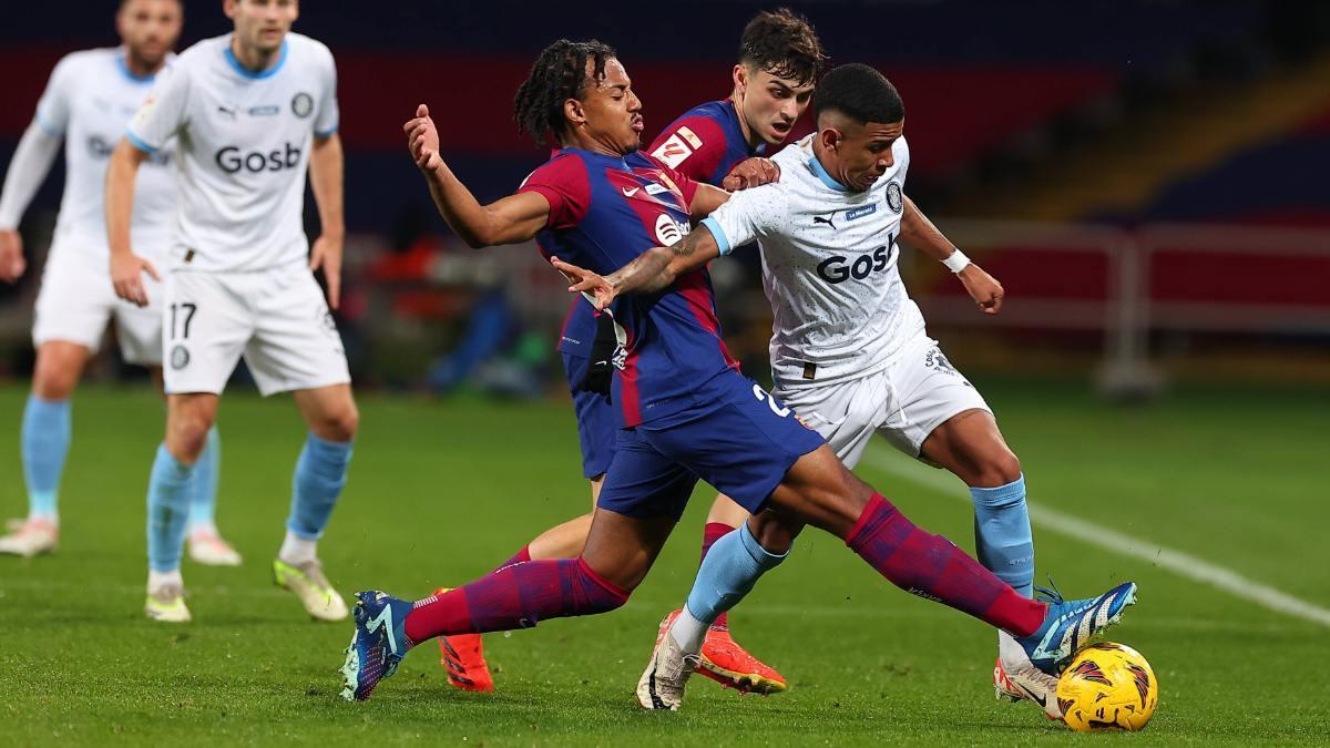 Savinho en el Barça-Girona en el estadio de Montjuïc