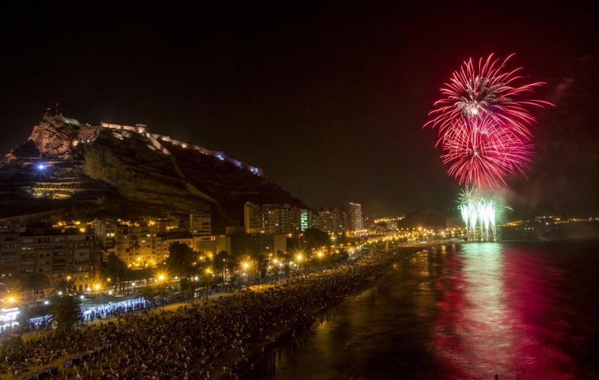 Fuegos cromáticos la primera noche