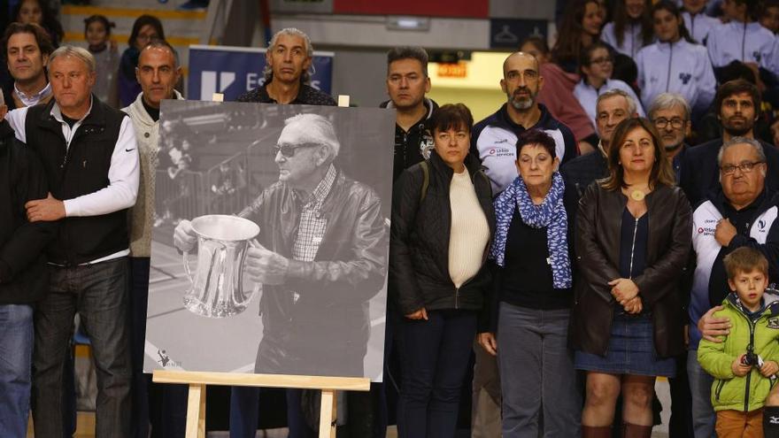 Una fotografía de Damià Seguí ha presidido en el Palau d&#039;Esports de Palma el multitudinario acto de homenaje a Damià Seguí.