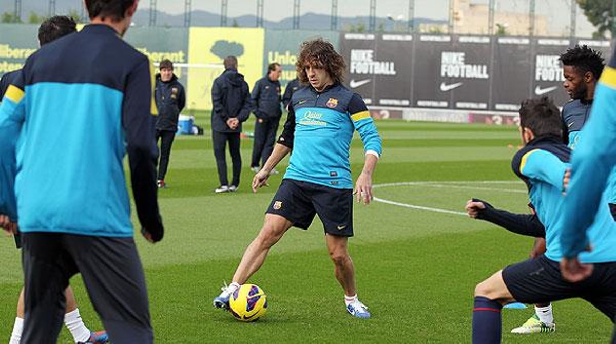El central blaugrana s’entrena amb la resta de l’equip.