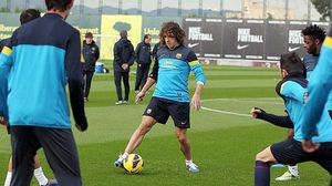 El central blaugrana s’entrena amb la resta de l’equip.