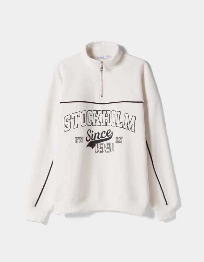 Sudadera cuello alto cremallera print de Bershka