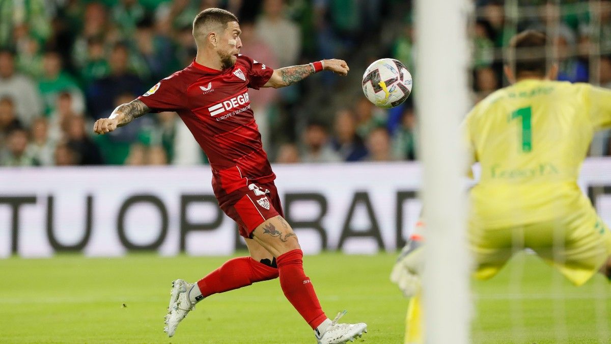 El Papu Gómez durante el derbi ante el Betis