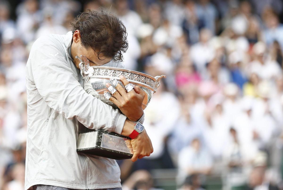 En 2014, Djokovic volvió a sufrir al Huracán Nadal en París. El triunfo del manacorí por 3-6, 7-5, 6-2 y 6-4 le convirtió en el primer tenista en la historia en ganar Roland Garros cinco años seguidos.