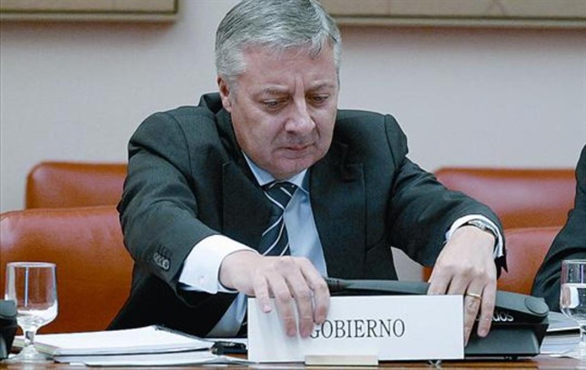 El ministre de Foment, José Blanco, en la comissió del seu departament al Congrés.