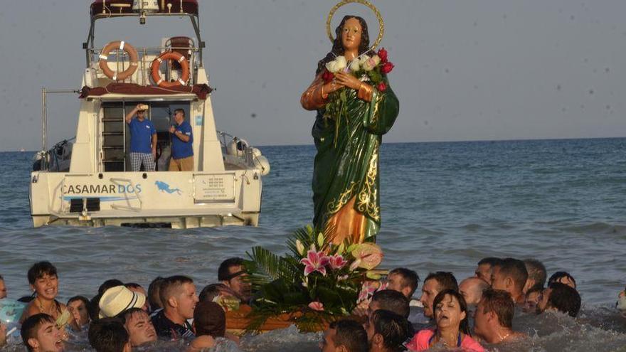 Moncofa rinde tributo a su patrona en un multitudinario desembarco