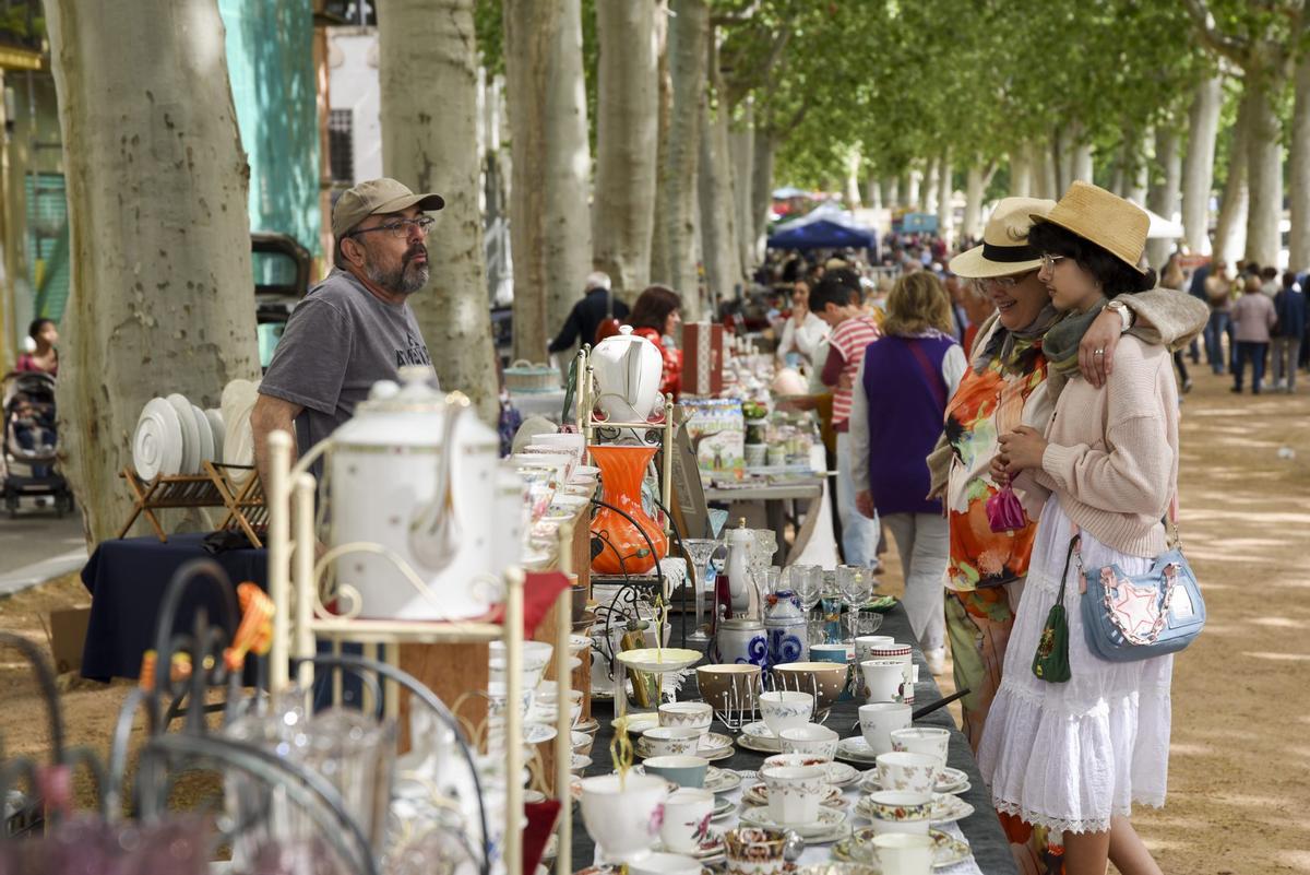 Parades del mercat al carrer en una edició anterior, a la Bisbal d'Empordà.