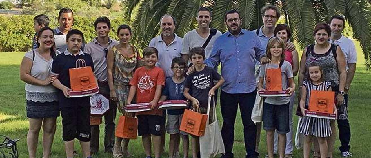 Les famílies premiades recolliren un lot de productes amb segell de qualitat.