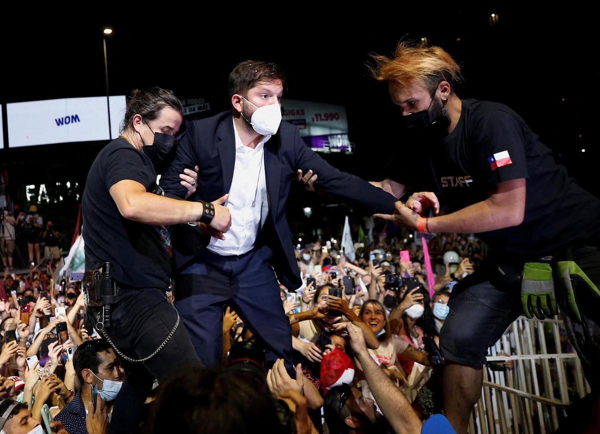 Boric, entre sus seguidores.jpg Boric, entre sus seguidores.jpg